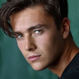 Meet your Posher, Tray